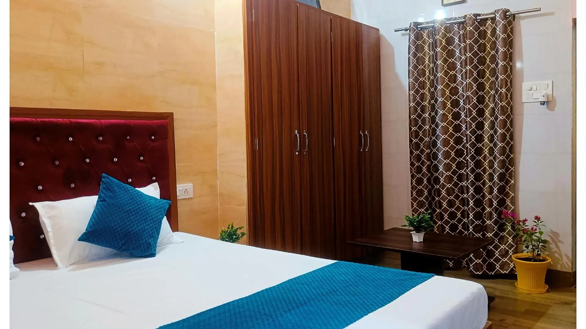 Hotel Subh Kashi # Near Shree Kashi Vishwanath Temple And Ganga Ghat - With #Wifi #Room Service #Spacious & Luxury Room - A Top Rated Premium Hotel In Varanasi 4*,  India