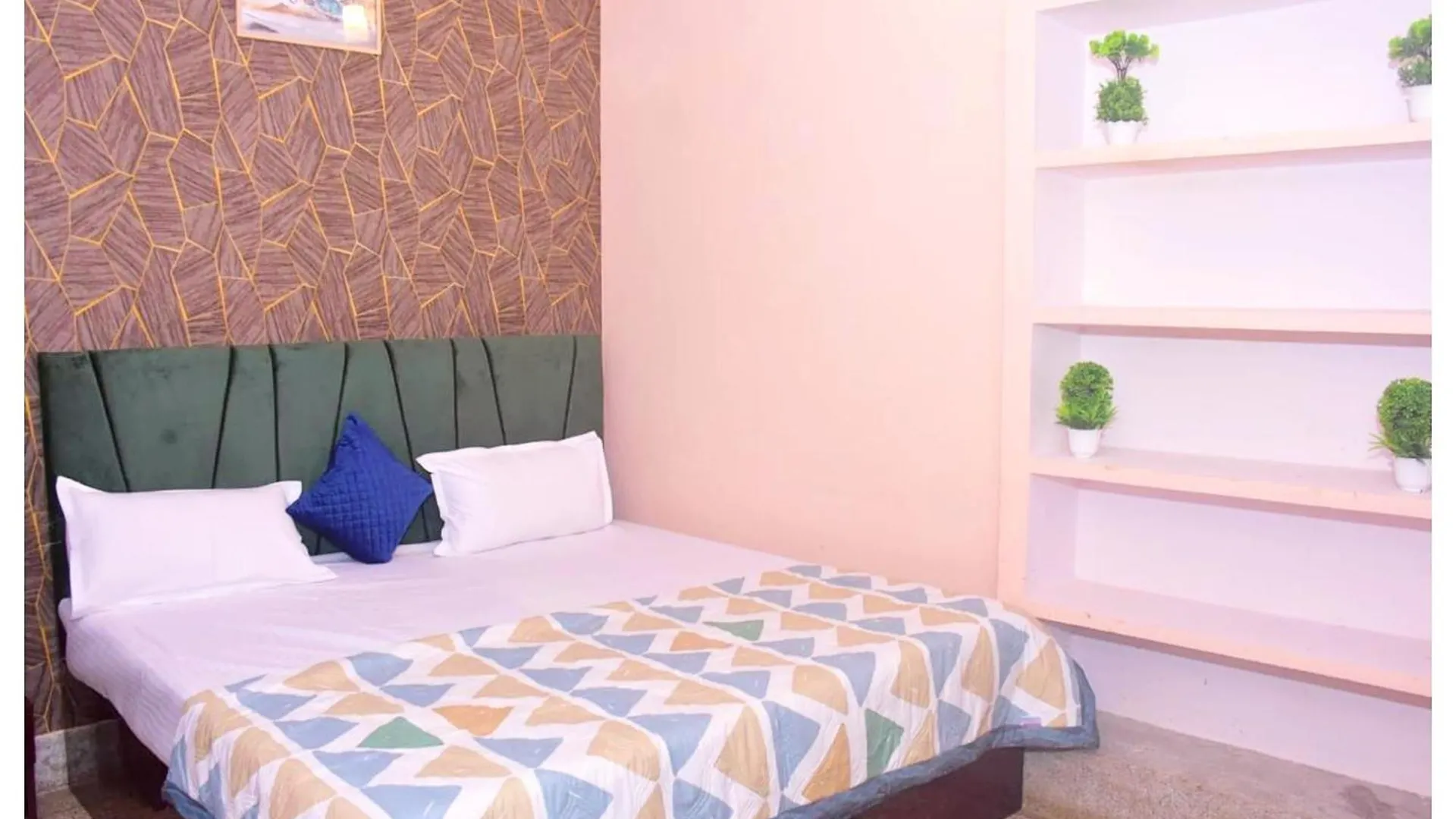 Hotel Subh Kashi # Near Shree Kashi Vishwanath Temple And Ganga Ghat - With #Wifi #Room Service #Spacious & Luxury Room - A Top Rated Premium Hotel In Varanasi