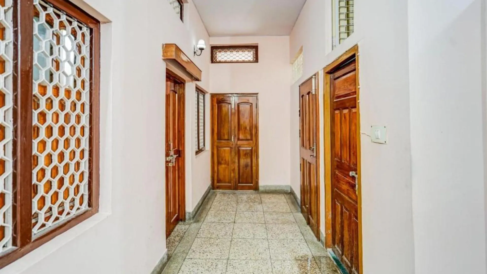 Hotel Subh Kashi # Near Shree Kashi Vishwanath Temple And Ganga Ghat - With #Wifi #Room Service #Spacious & Luxury Room - A Top Rated Premium Hotel In Varanasi