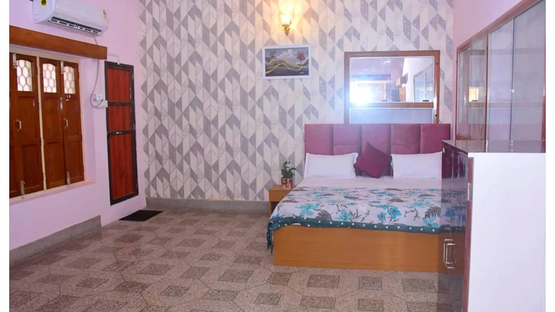 ****  Hotel Subh Kashi # Near Shree Kashi Vishwanath Temple And Ganga Ghat - With #Wifi #Room Service #Spacious & Luxury Room - A Top Rated Premium Hotel In Varanasi India