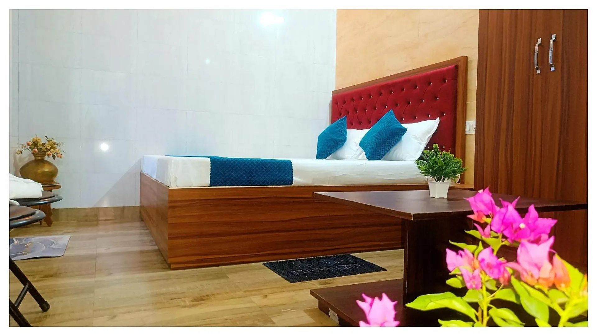 Hotel Subh Kashi # Near Shree Kashi Vishwanath Temple And Ganga Ghat - With #Wifi #Room Service #Spacious & Luxury Room - A Top Rated Premium Hotel In Varanasi