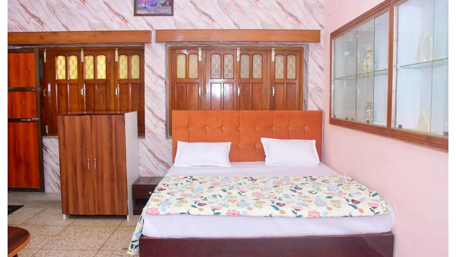 Hotel Subh Kashi # Near Shree Kashi Vishwanath Temple And Ganga Ghat - With #Wifi #Room Service #Spacious & Luxury Room - A Top Rated Premium Hotel In Varanasi