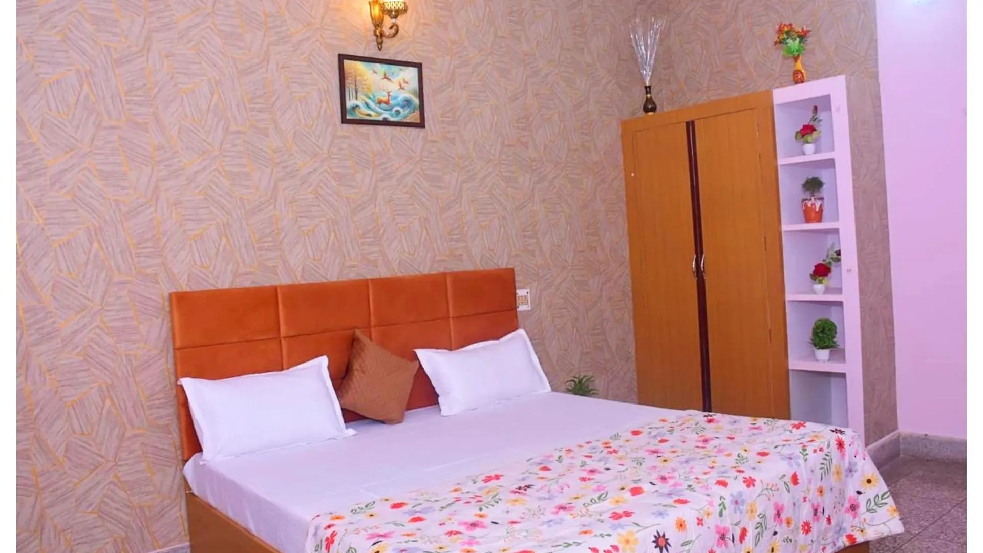 Hotel Subh Kashi # Near Shree Kashi Vishwanath Temple And Ganga Ghat - With #Wifi #Room Service #Spacious & Luxury Room - A Top Rated Premium Hotel In Varanasi