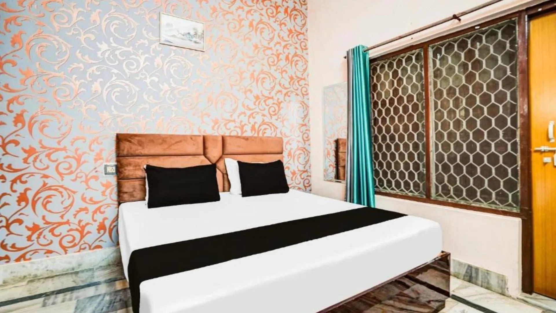 Hotel Subh Kashi # Near Shree Kashi Vishwanath Temple And Ganga Ghat - With #Wifi #Room Service #Spacious & Luxury Room - A Top Rated Premium Hotel In Varanasi