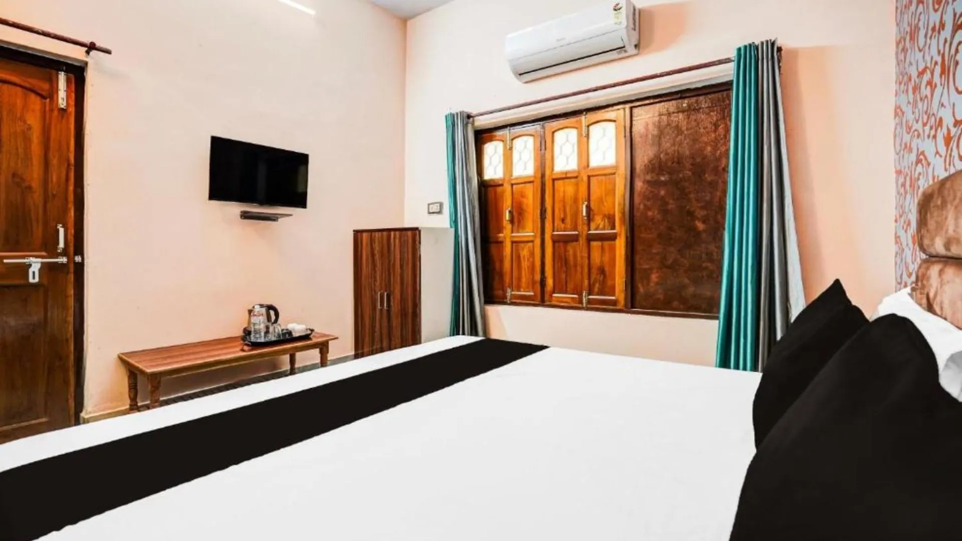 Hotel Subh Kashi # Near Shree Kashi Vishwanath Temple And Ganga Ghat - With #Wifi #Room Service #Spacious & Luxury Room - A Top Rated Premium Hotel In Varanasi 4*,