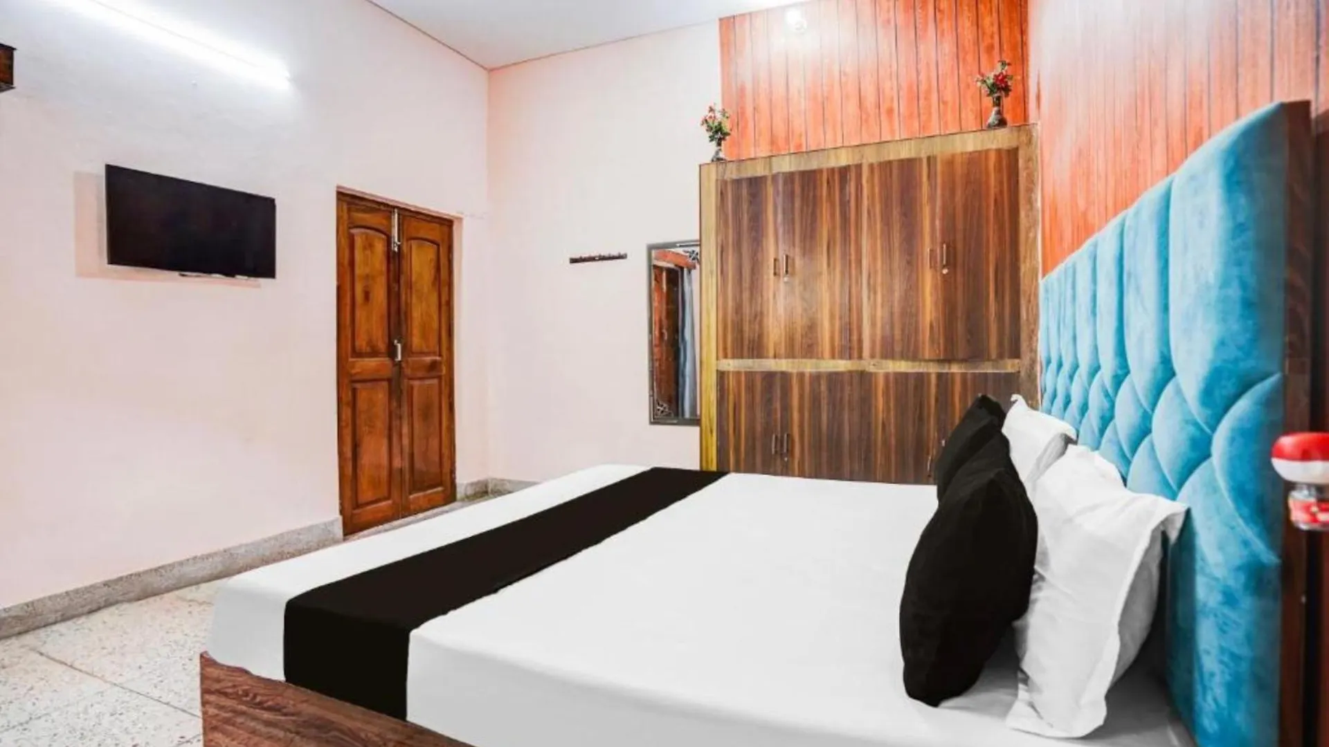 Hotel Subh Kashi # Near Shree Kashi Vishwanath Temple And Ganga Ghat - With #Wifi #Room Service #Spacious & Luxury Room - A Top Rated Premium Hotel In Varanasi
